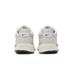 Air Zoom Vomero 5 'Photon Dust Metallic Silver' - Image 5