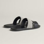 Hermès Izmir sandal 'Prunoir / Noir' - Image 3